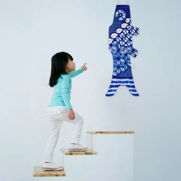 koinobori-madame-mo-Deep-Shibori-by-Atsushi-taille-s (1).webp