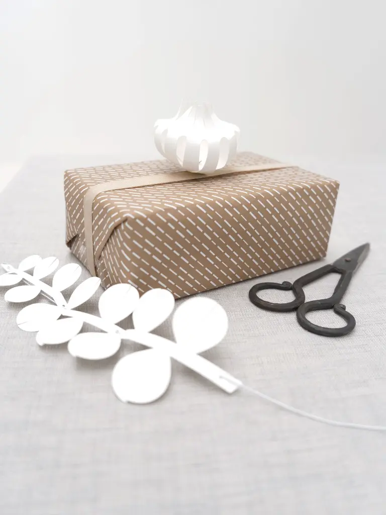 FIELD-flowers-on-gift.webp