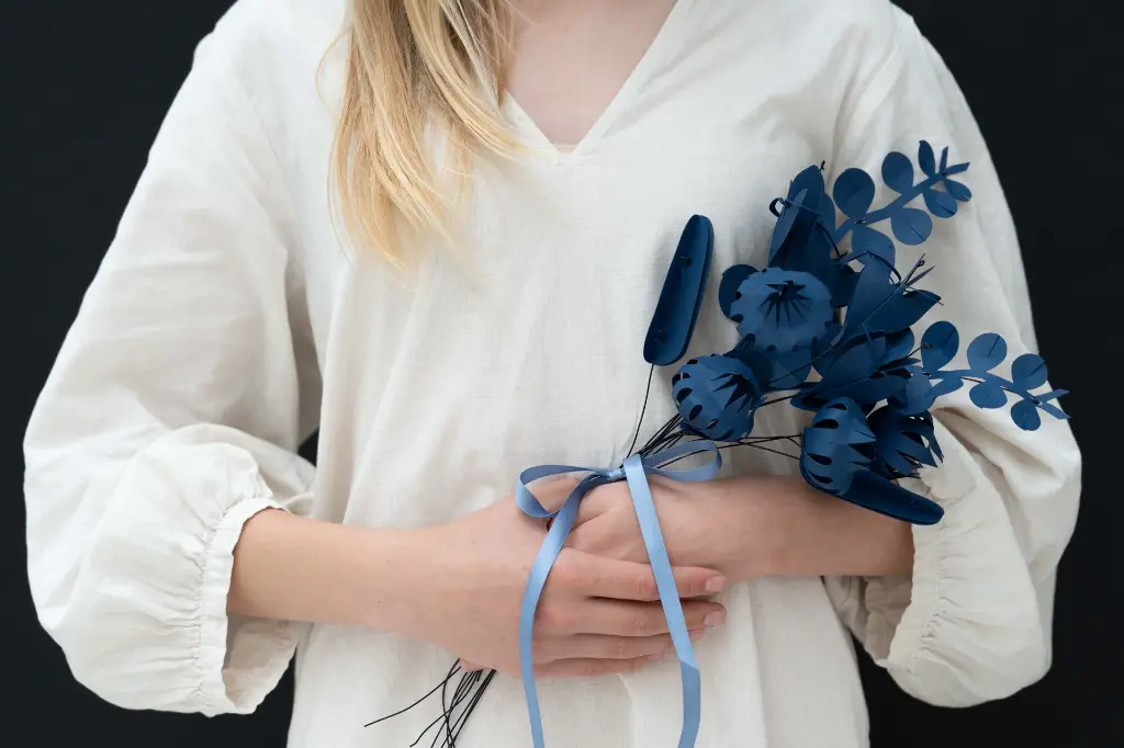 FIELD_flowers_dusk_blue (13).webp