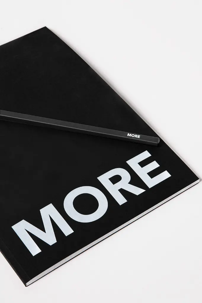 collection-carnet-crayons-less-more-duo-noir-blanc_5.webp