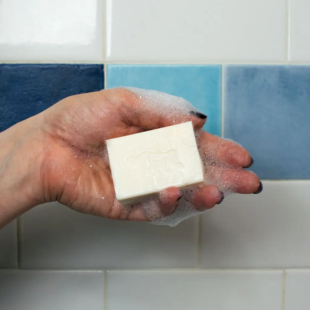 Frida_soap-lifestyle-suds-4433_1024x1024.webp