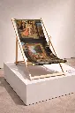 Barokke stoelen in moderne galerij.webp