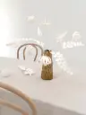 Witte papierenbloemen