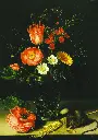 Bloemen in een vaasje met knabbelende muis