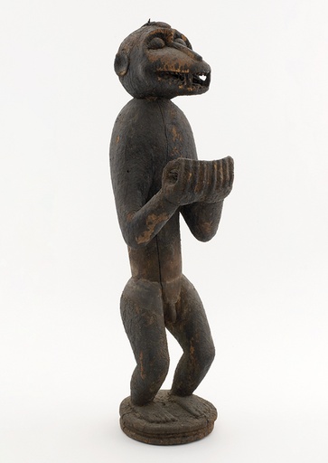 Half menselijk-dierlijk beeld voor Mbra-cultus