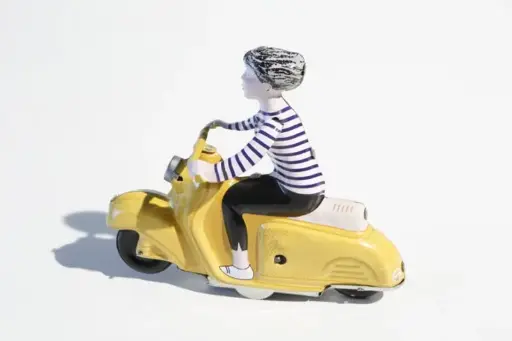 [75020323] Scooter girl